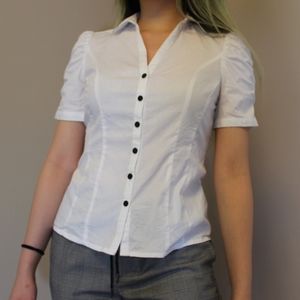 Suzy Shier ruffled white short sleeve dress shirt